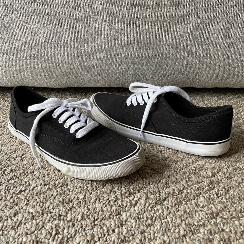 Canvas shoes